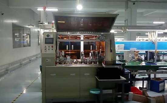 自動剝皮刷剪編織包銅箔機(jī)現(xiàn)場圖片 自動剝皮刷剪編織包銅箔機(jī)現(xiàn)場圖片