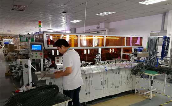 自動熱剝外被扭編織脫鋁箔機(jī) 自動熱剝外被扭編織脫鋁箔機(jī)