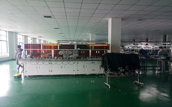 自動刷剪編織包銅箔去鋁箔機(jī) 自動刷剪編織包銅箔去鋁箔機(jī)