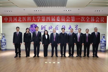 1734398102438011605.jpg 常委合影 新聞.jpg