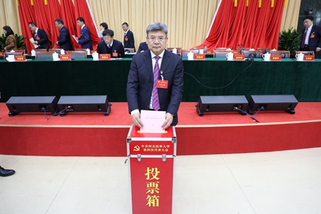 1734403993044069209.jpg 閆投票.jpg